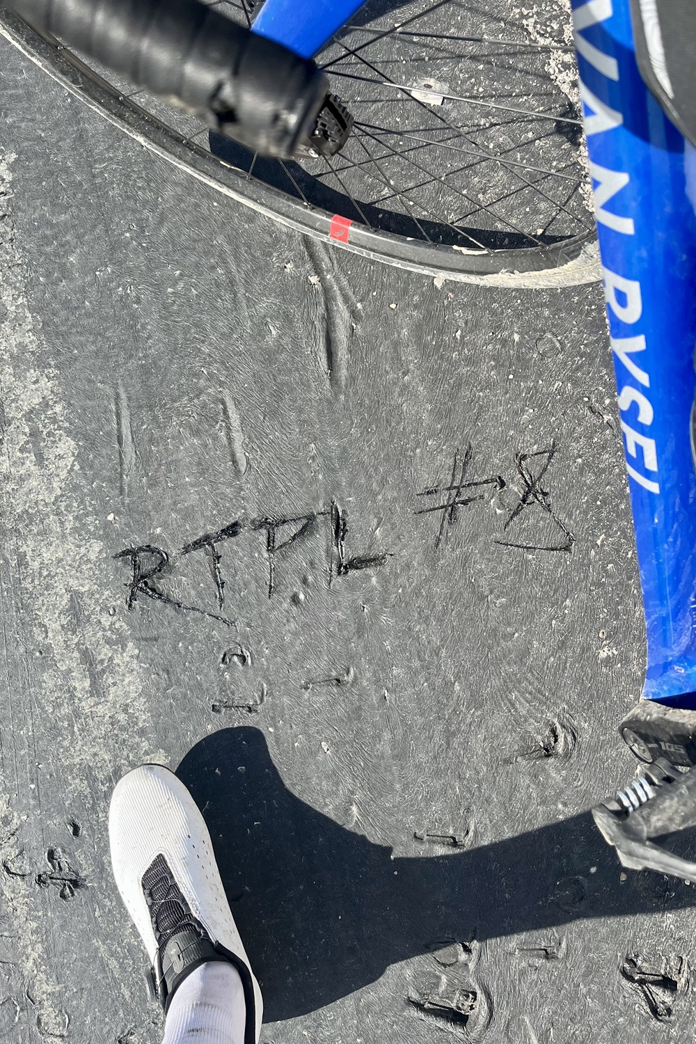 900 km